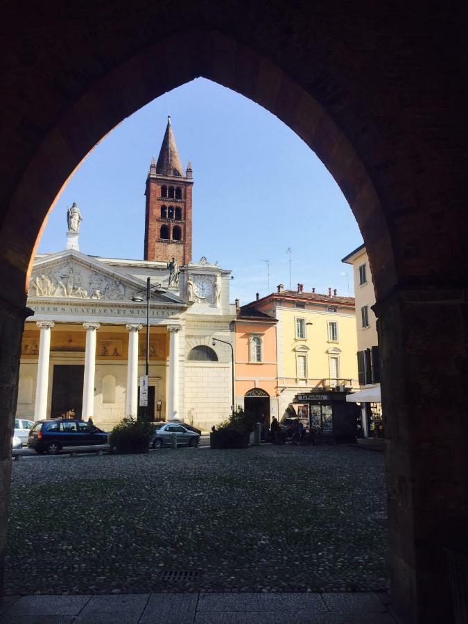 Trecchi Home - Casa Vacanze Cremona Bagian luar foto